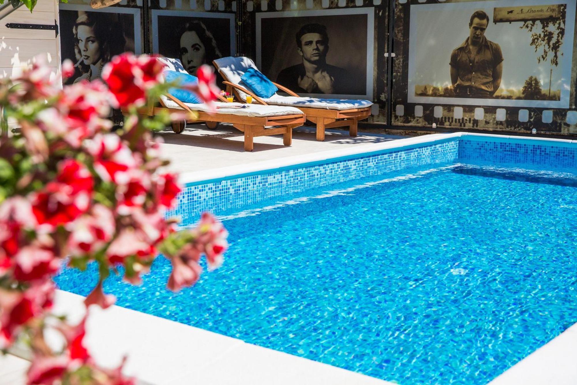Studio Apartments La Boheme Дубровник Екстериор снимка